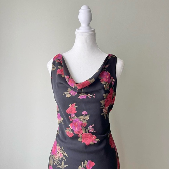 VINTAGE FLORAL MIDI DRESS - Picture 2 of 5
